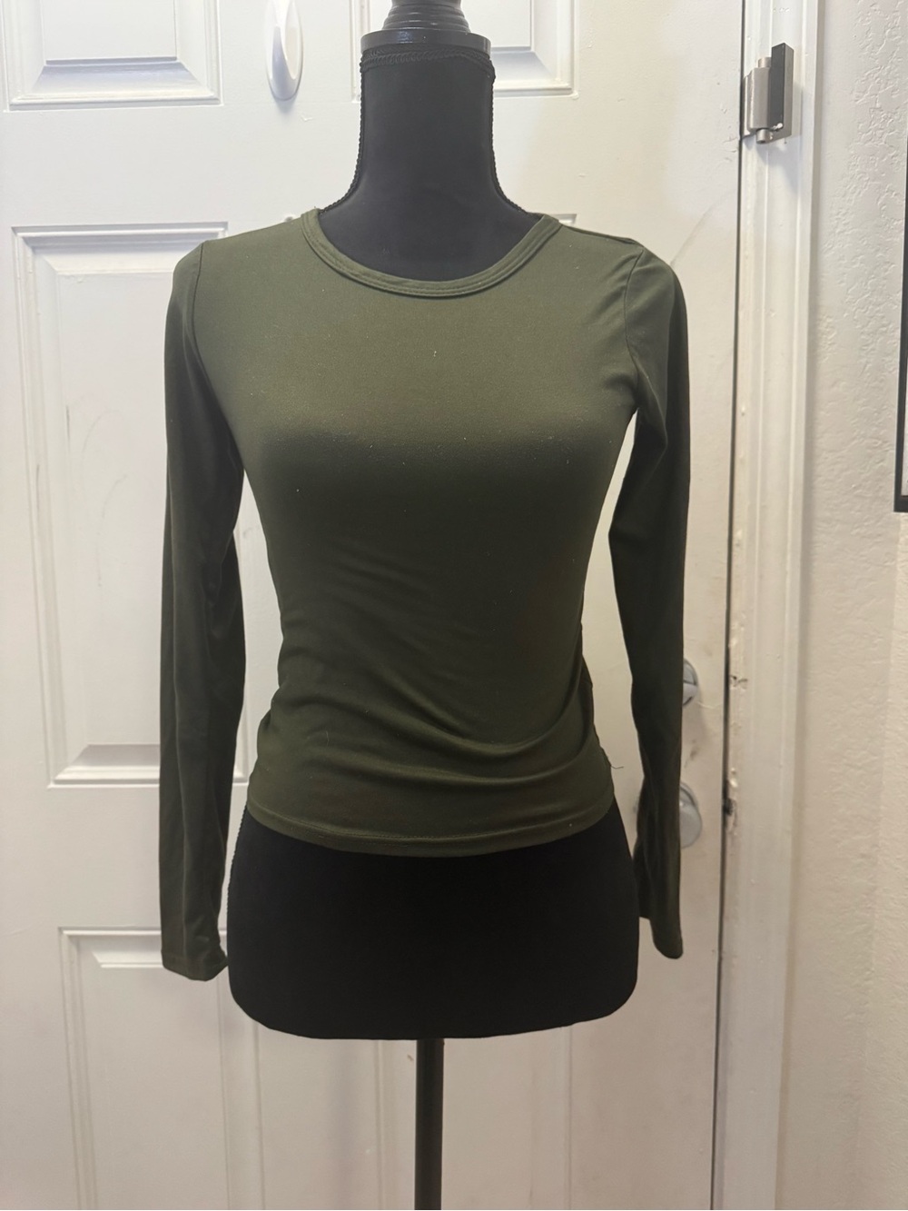 Olivia Rae Olive Green Long Sleeve Slim Crewneck Top 0537